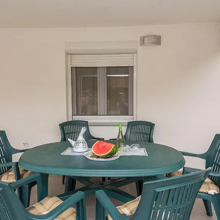 Apartments With A Parking Space Vir - 19113 公寓 维尔