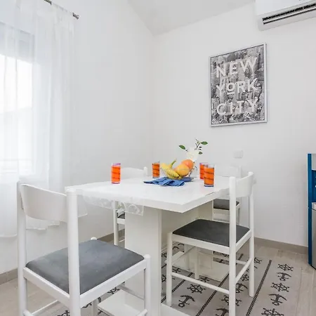 Apartments With A Parking Space Vir - 19113 公寓 维尔